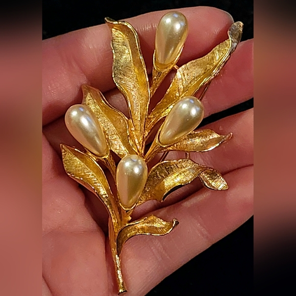 Vintage Arthur Pepper Gold-tone & Faux Pearl Brooch - Picture 4 of 6